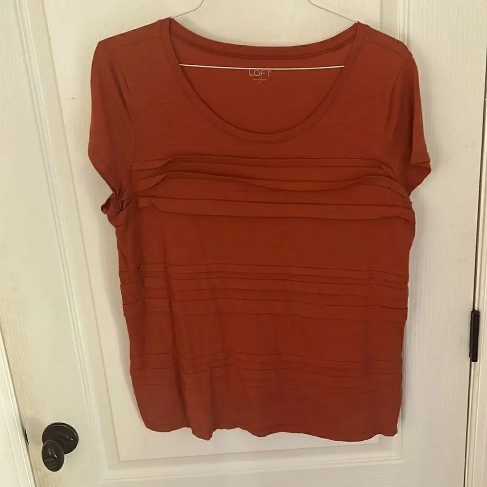 ☀️ Ann Taylor Loft Burnt Pumpkin Orange Ruffle Front Top ☀️